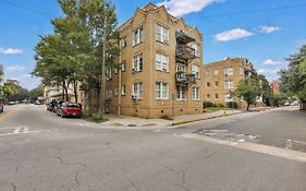 Southern Belle On Oglethorpe Square